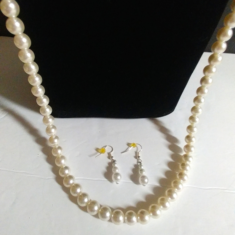 Faux Pearl Necklace Set